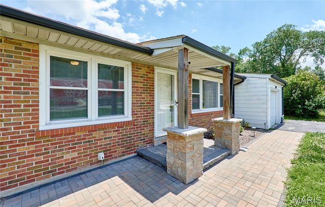 1802 S New Florissant Road, Florissant, MO 63031