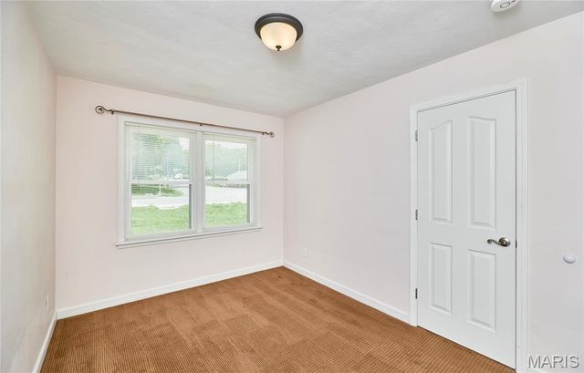 1802 S New Florissant Road, Florissant, MO 63031