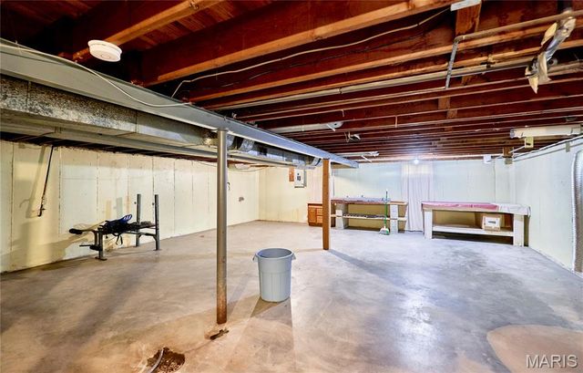 1802 S New Florissant Road, Florissant, MO 63031