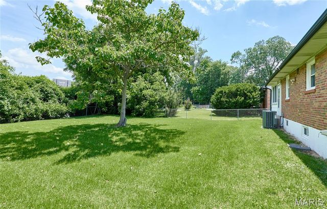 1802 S New Florissant Road, Florissant, MO 63031