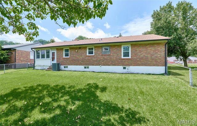 1802 S New Florissant Road, Florissant, MO 63031