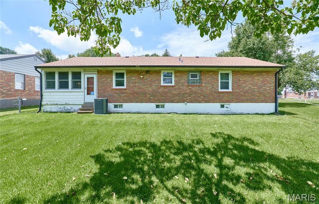 1802 S New Florissant Road, Florissant, MO 63031