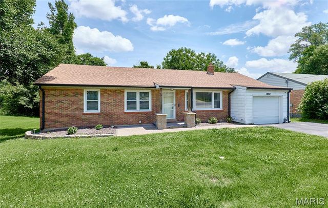 1802 S New Florissant Road, Florissant, MO 63031