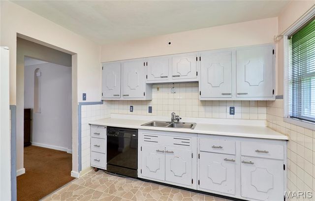 1802 S New Florissant Road, Florissant, MO 63031