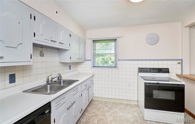 1802 S New Florissant Road, Florissant, MO 63031