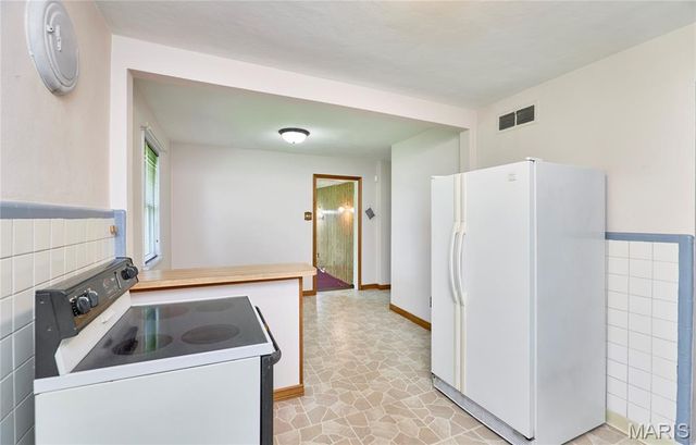 1802 S New Florissant Road, Florissant, MO 63031