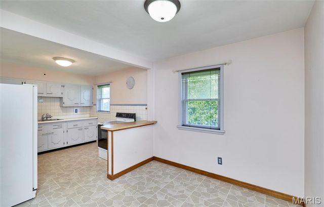 1802 S New Florissant Road, Florissant, MO 63031