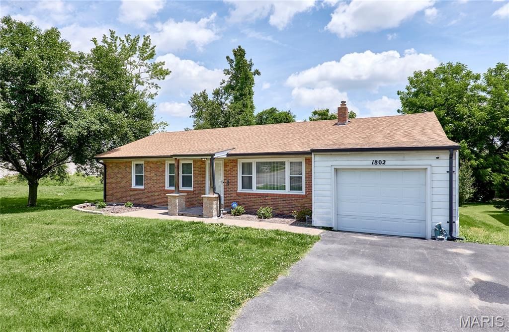 1802 S New Florissant Road, Florissant, MO 63031