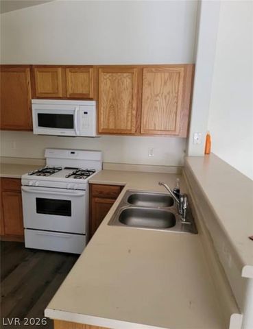 6425 EXTREME SHEAR Avenue 101, Henderson, NV 89011