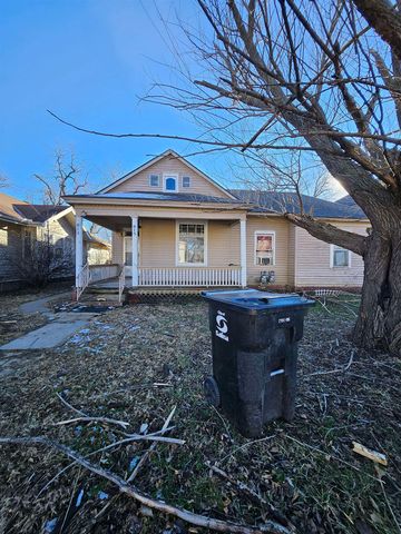 813 University Pl, Salina, KS 67401