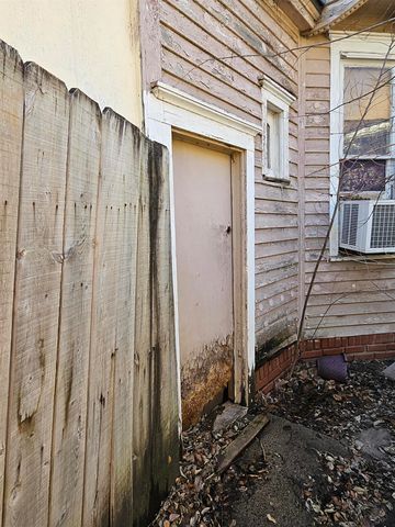 813 University Pl, Salina, KS 67401