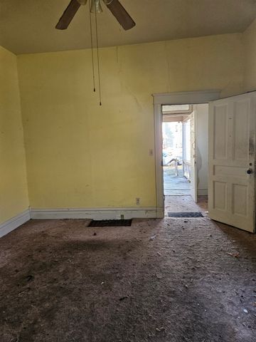 813 University Pl, Salina, KS 67401