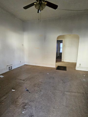 813 University Pl, Salina, KS 67401