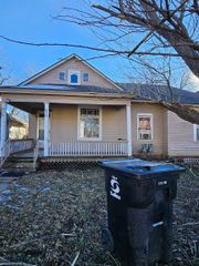 813 University Pl, Salina, KS 67401
