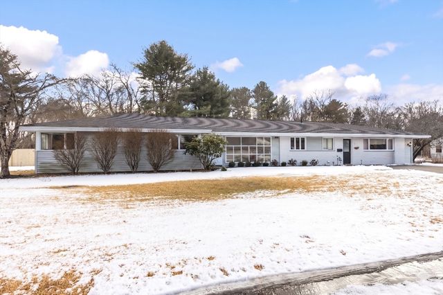 5 Richard Rd, Hingham, MA 02043