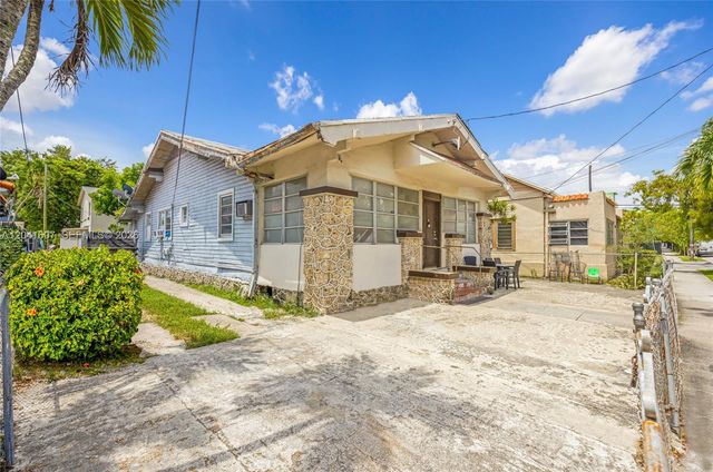 1468 SW 2nd St, Miami, FL 33135
