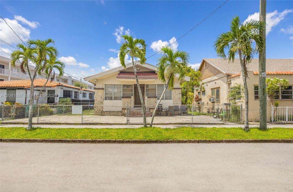 1468 SW 2nd St, Miami, FL 33135