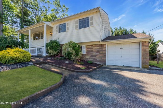 1069 Fairview Drive, Toms River, NJ 08753