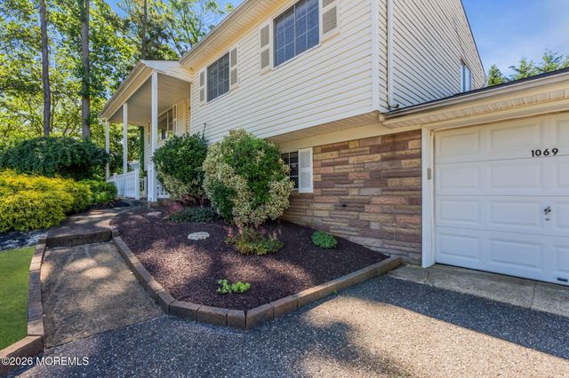 1069 Fairview Drive, Toms River, NJ 08753