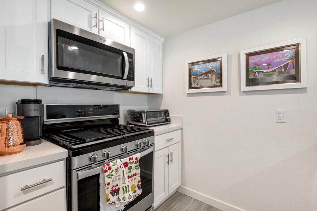 Image 9 of property listing at 1725 N Via Miraleste 2121, Palm Springs, CA 92262