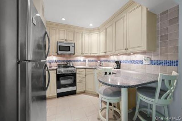 42-30 Douglaston Parkways 5K, Douglaston, NY 11363