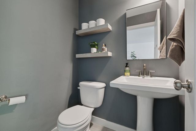 2084 Reaney Avenue E, Saint Paul, MN 55119