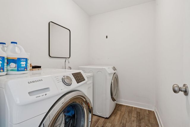 2084 Reaney Avenue E, Saint Paul, MN 55119