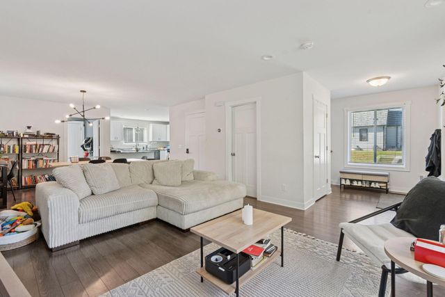 2084 Reaney Avenue E, Saint Paul, MN 55119