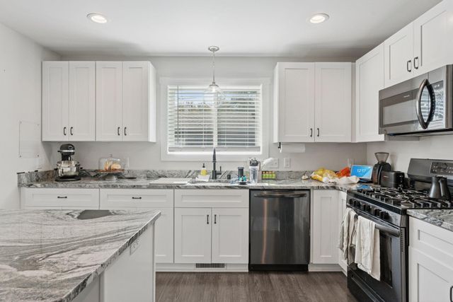 2084 Reaney Avenue E, Saint Paul, MN 55119