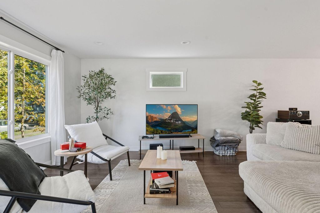 2084 Reaney Avenue E, Saint Paul, MN 55119