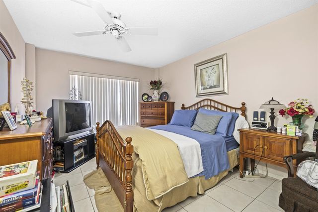 4174 Inverrary Drive 413, Lauderhill, FL 33319