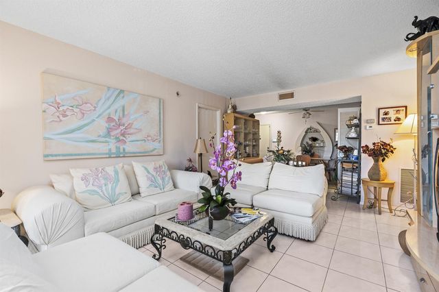 4174 Inverrary Drive 413, Lauderhill, FL 33319
