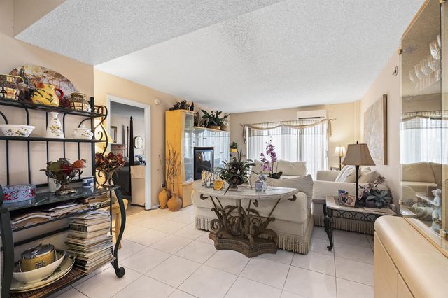 4174 Inverrary Drive 413, Lauderhill, FL 33319