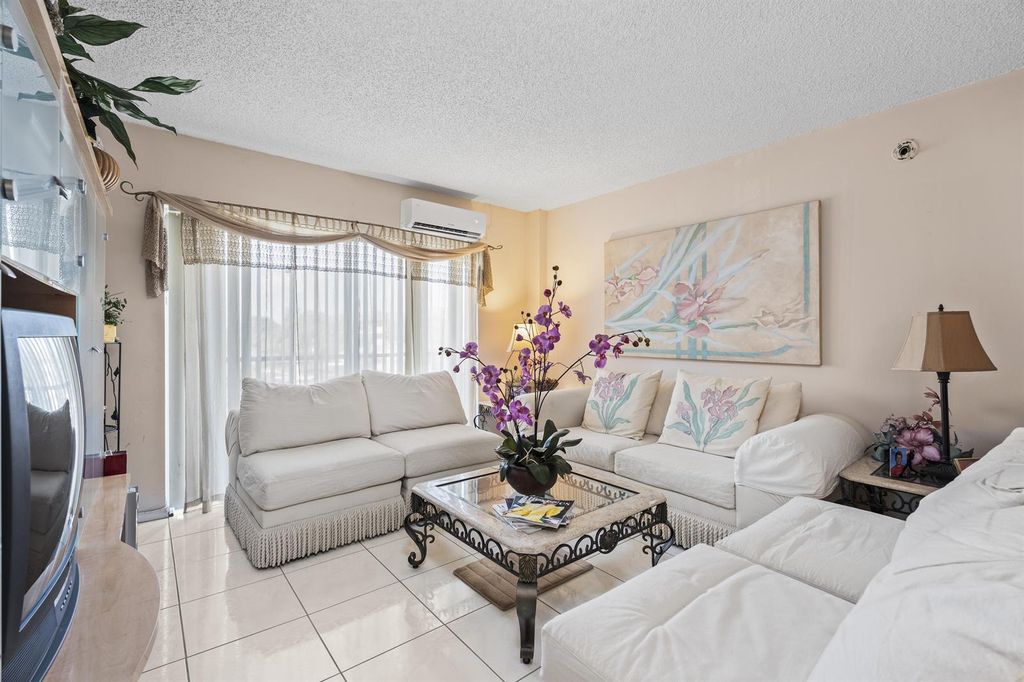 4174 Inverrary Drive 413, Lauderhill, FL 33319