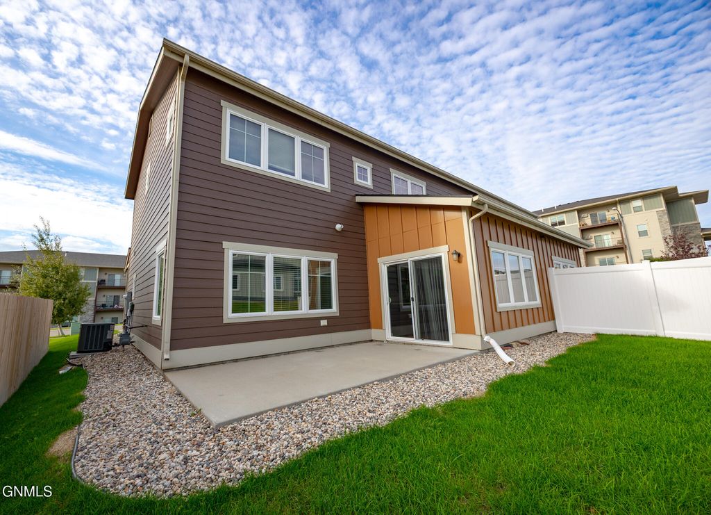 2826 27th Street W, Williston, ND 58801 photo 3