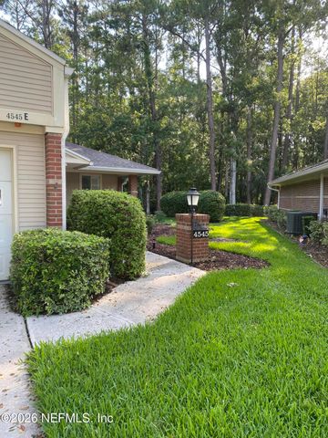 4545 MIDDLETON PARK Circle E, Jacksonville, FL 32224