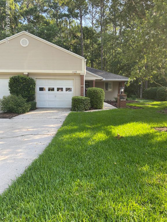4545 MIDDLETON PARK Circle E, Jacksonville, FL 32224