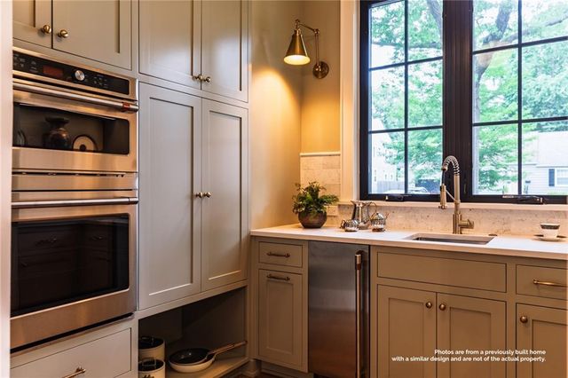 4217 W 74th Street, Prairie Village, KS 66208