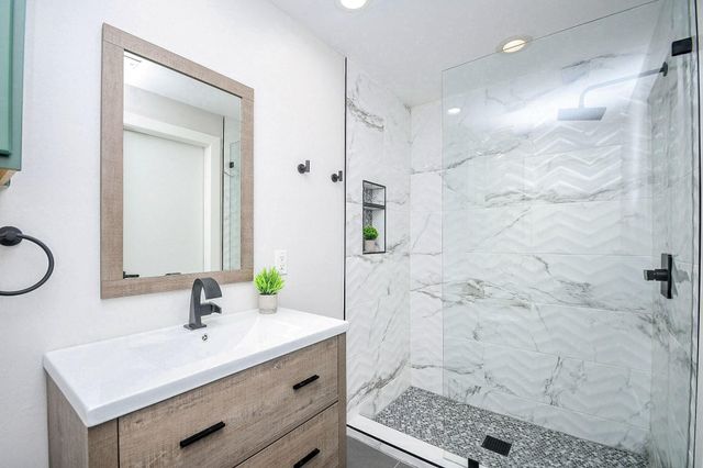 5217 Inker Street B, Houston, TX 77007