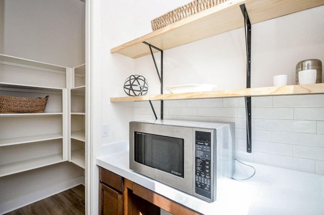 5217 Inker Street B, Houston, TX 77007