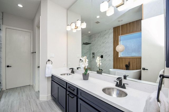 5217 Inker Street B, Houston, TX 77007