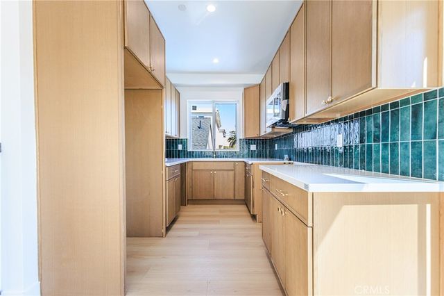 2426 S West View Street C, Los Angeles, CA 90016