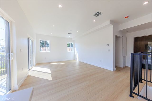 2426 S West View Street C, Los Angeles, CA 90016