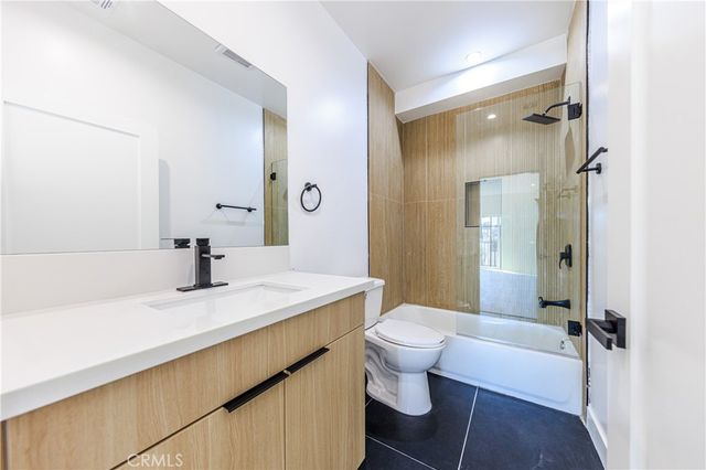 2426 S West View Street C, Los Angeles, CA 90016