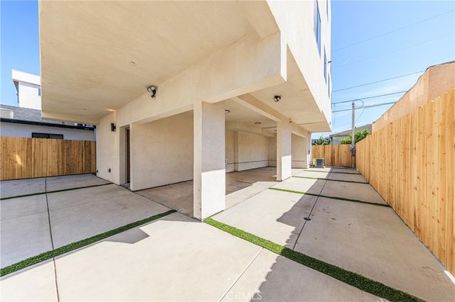 2426 S West View Street C, Los Angeles, CA 90016