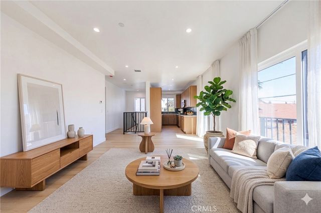 2426 S West View Street C, Los Angeles, CA 90016