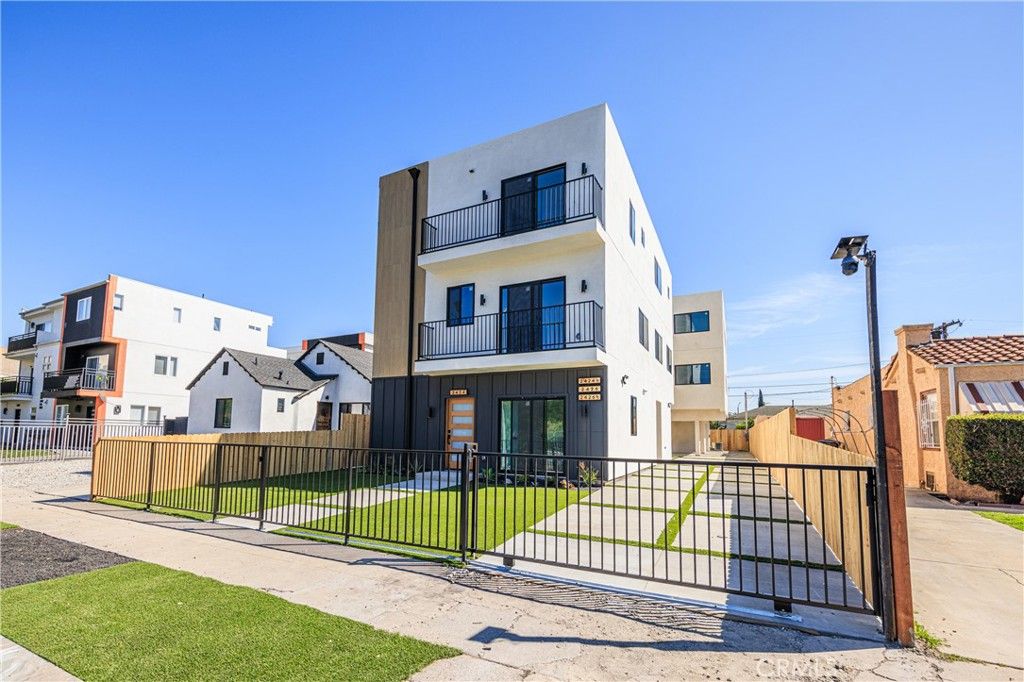 2426 S West View Street C, Los Angeles, CA 90016