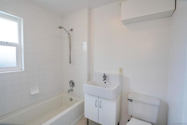 370 Tamarack Ave, Carlsbad, CA 92008