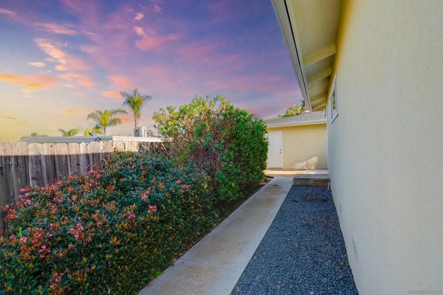 370 Tamarack Ave, Carlsbad, CA 92008