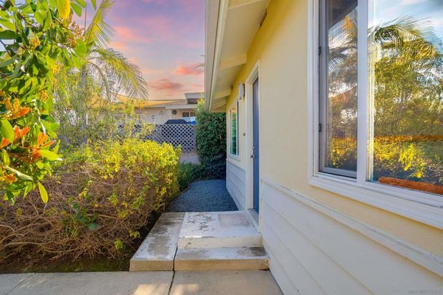370 Tamarack Ave, Carlsbad, CA 92008